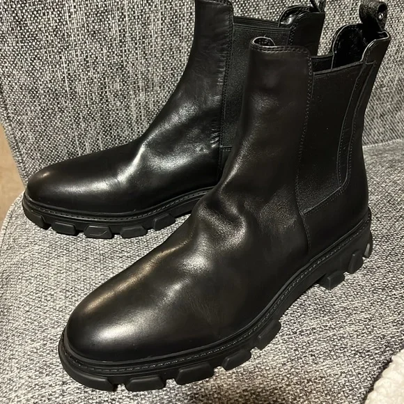 NWOT MICHAEL MICHAEL KORS Ridley Leather Ankle Boot - Picture 3 of 13